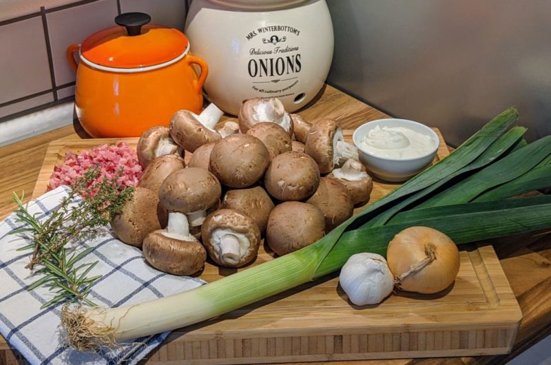 Champignonsuppe mit Schinken