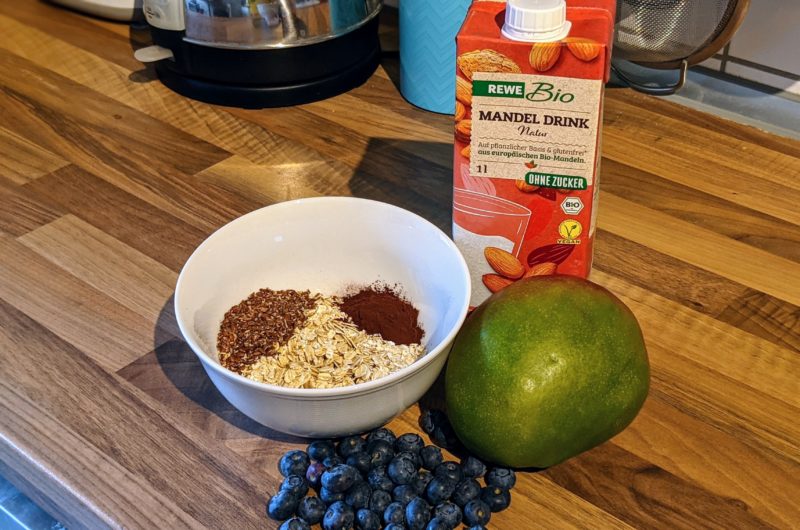 Schoko-Porridge mit Mandelmilch